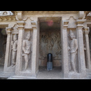 Der Lingam in der Trimurti Höhle